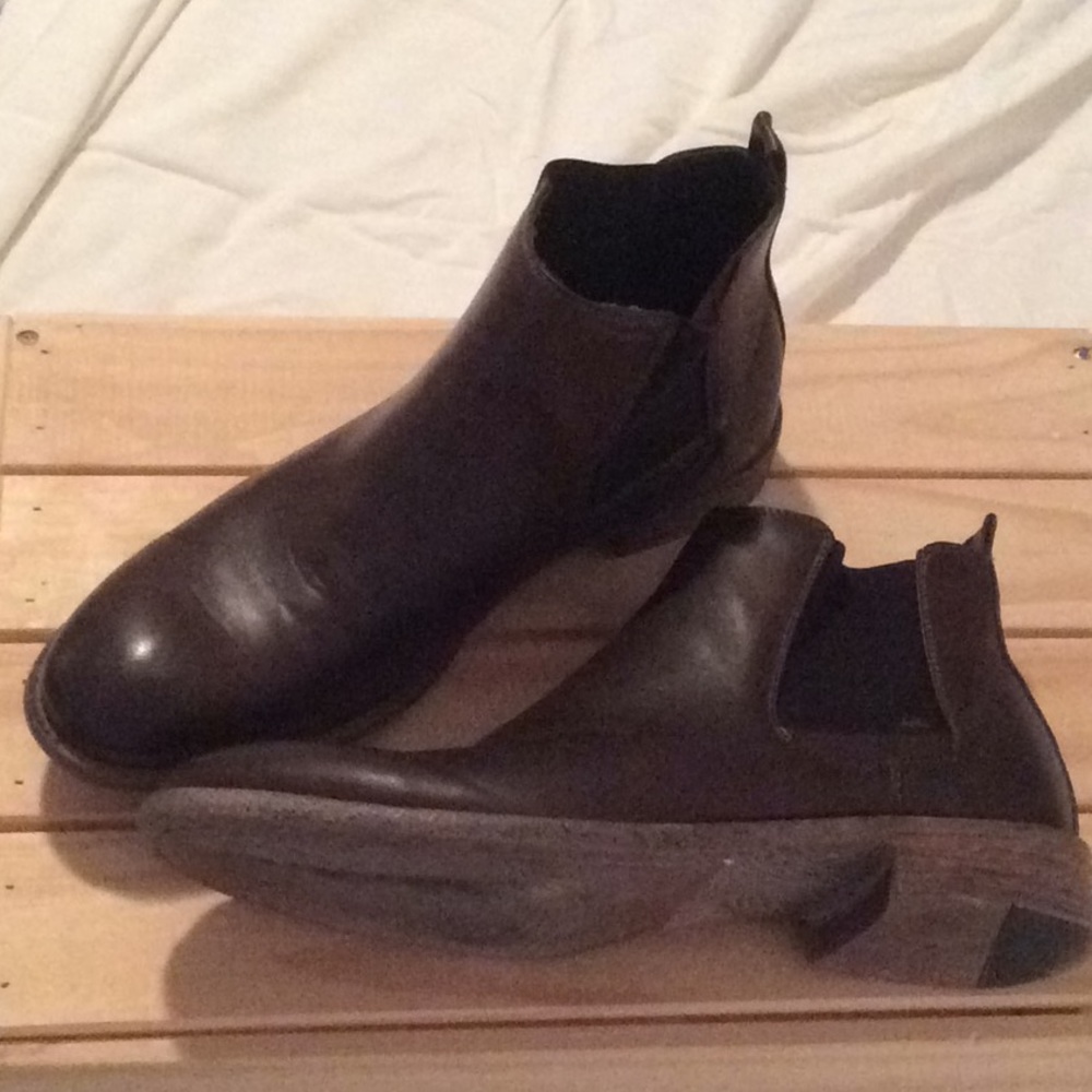 Robert Wayne Men’s Ankle boots. Chestnut Brown